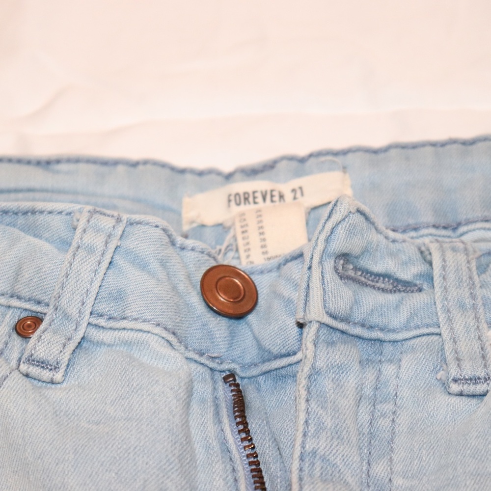 Light Wash Ripped Jeans - Picture 5 of 7